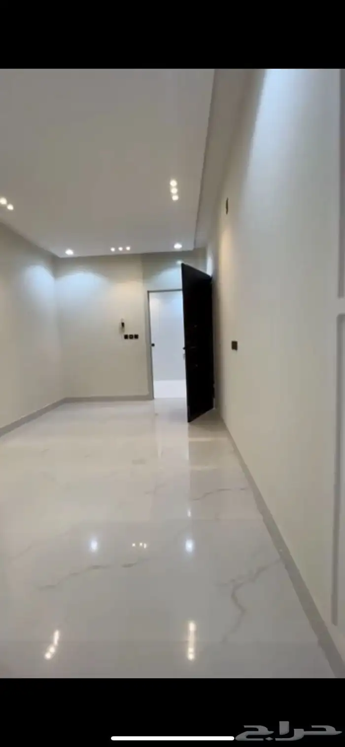 يوجد فيلا وشقة فيه حي عكاظ 18