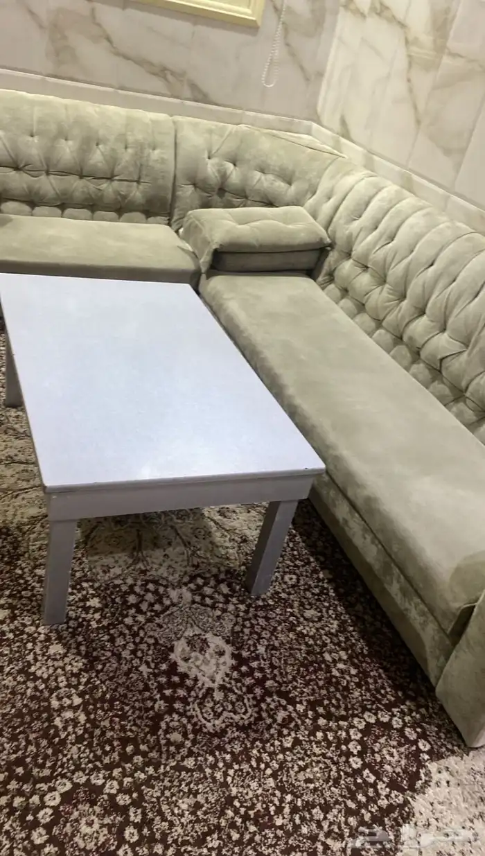 اثاث طاوله و كنب و فرشه 0