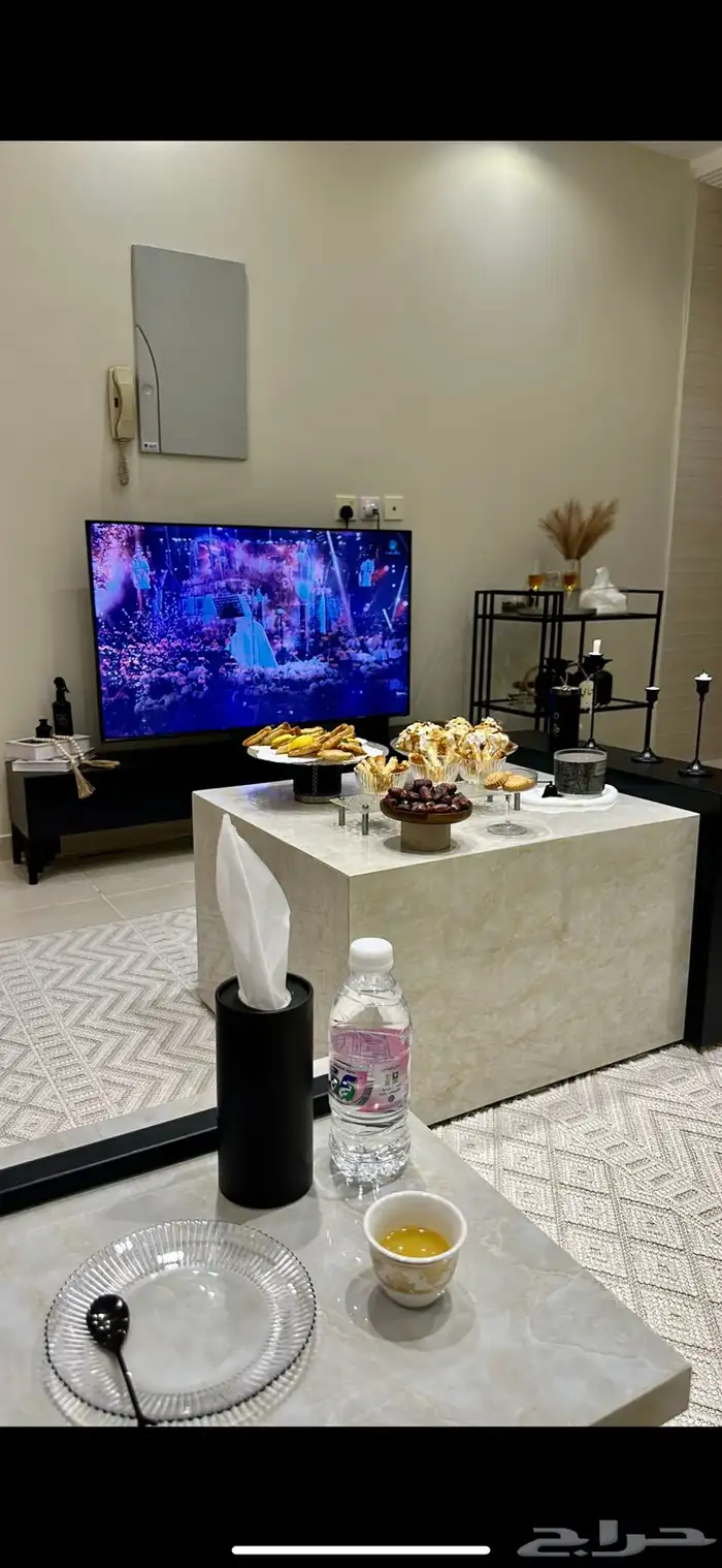 كنب وطاوله للبيع 2