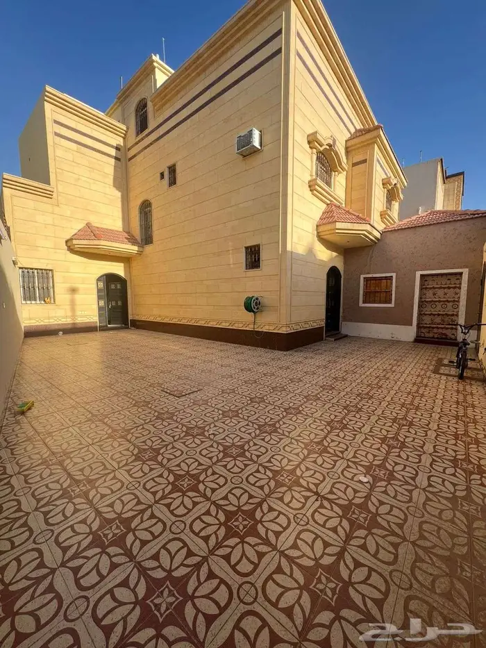 فيلا للبيع حي الوسيطاء 8