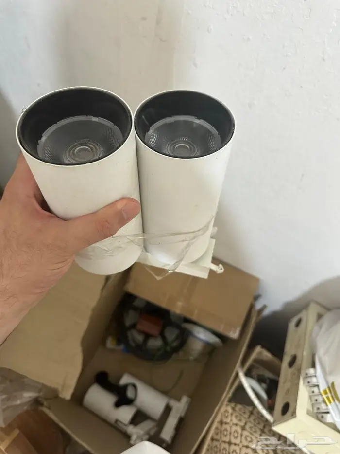 اغراض 3 محلات كشافات وكاميرات وخشب 34