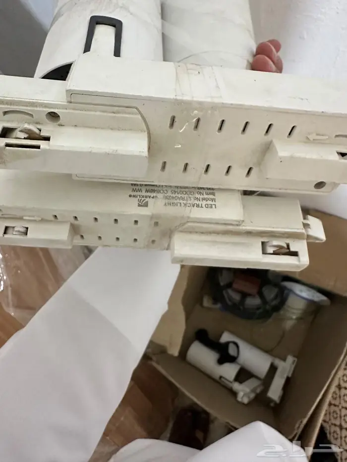 اغراض 3 محلات كشافات وكاميرات وخشب 29