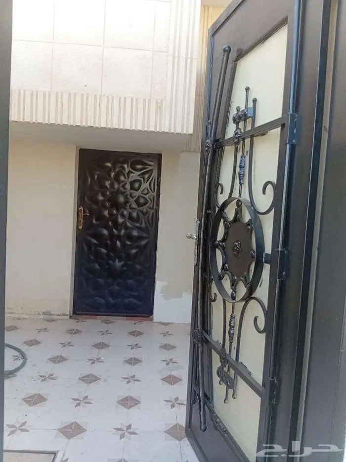 للأيجار شقة علوية نظيفة جدا في حي المحمدية 0