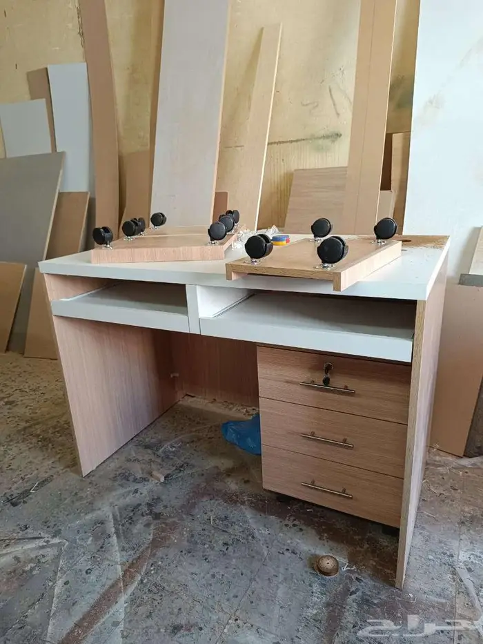 تفصيل وتصميم جميع أعمال الخشب والديكورات الحديثة وصيانة 13