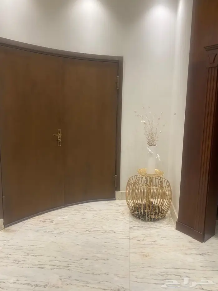 للبيع فيلا زاويه فخمه وراقيه في حي صديان الشرقي مخطط الامل 3