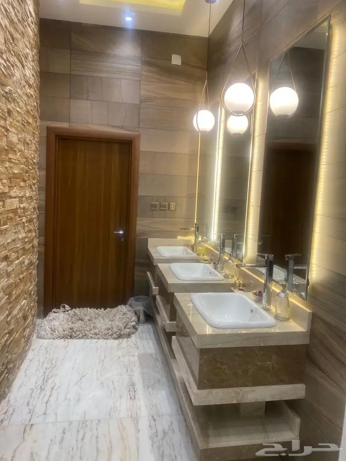 للبيع فيلا زاويه فخمه وراقيه في حي صديان الشرقي مخطط الامل 1