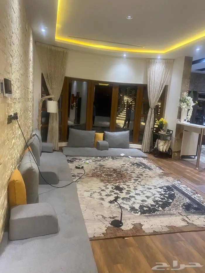 للبيع فيلا زاويه فخمه وراقيه في حي صديان الشرقي مخطط الامل 21