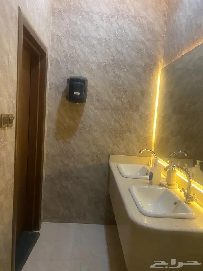 للبيع فيلا زاويه فخمه وراقيه في حي صديان الشرقي مخطط الامل 2