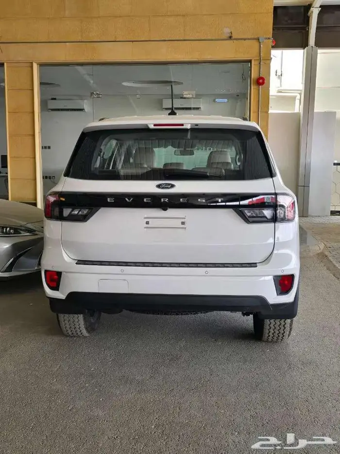 فورد ايفريست ديزل ستاندر 2024 ب 128500 شامل الضريبة 4