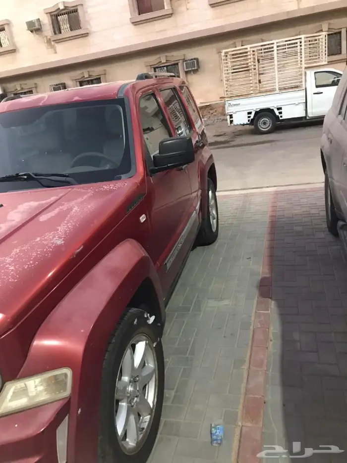 جيب ليبرتي 2010 احمر 1