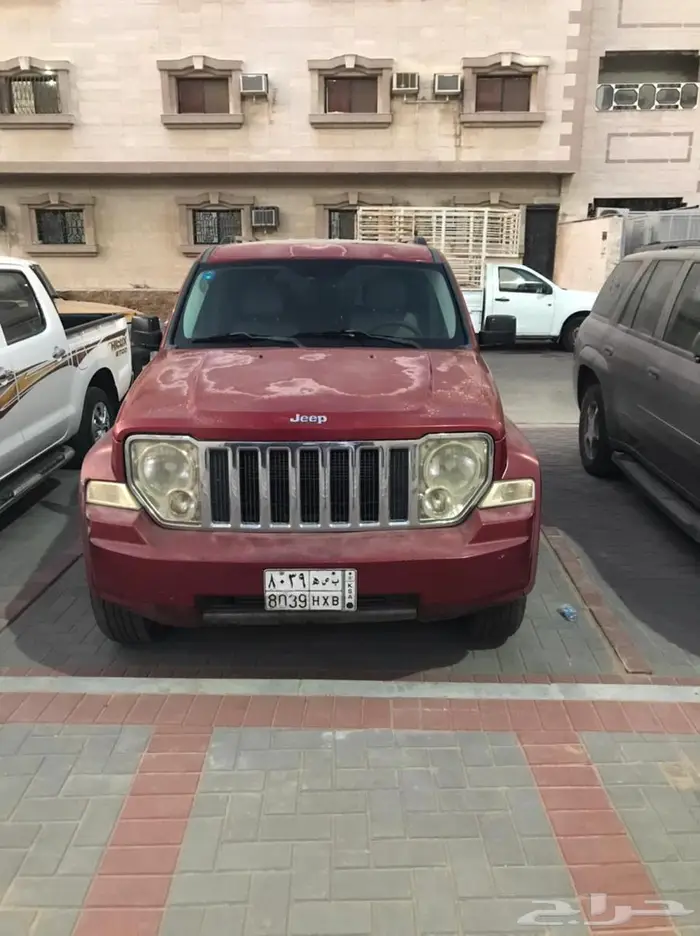 جيب ليبرتي 2010 احمر 2