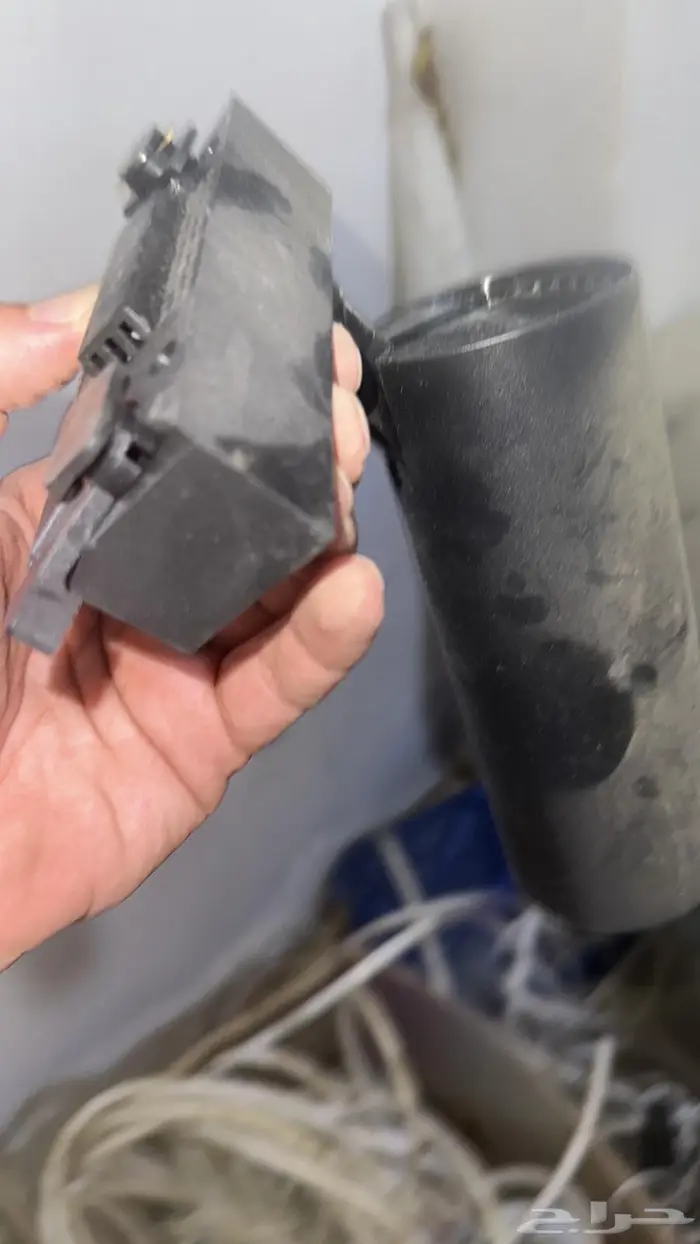 اغراض 3 محلات كشافات وكاميرات وخشب 1