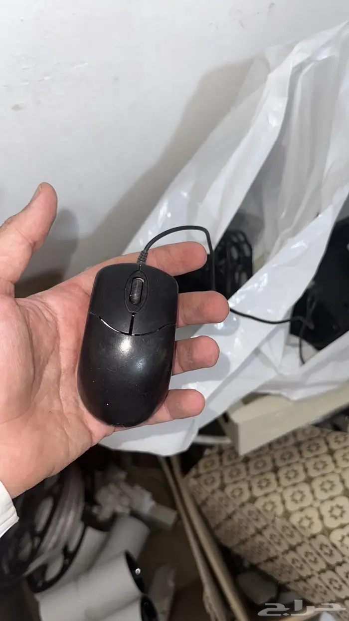 اغراض 3 محلات كشافات وكاميرات وخشب 24