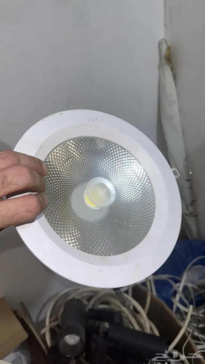 اغراض 3 محلات كشافات وكاميرات وخشب 13