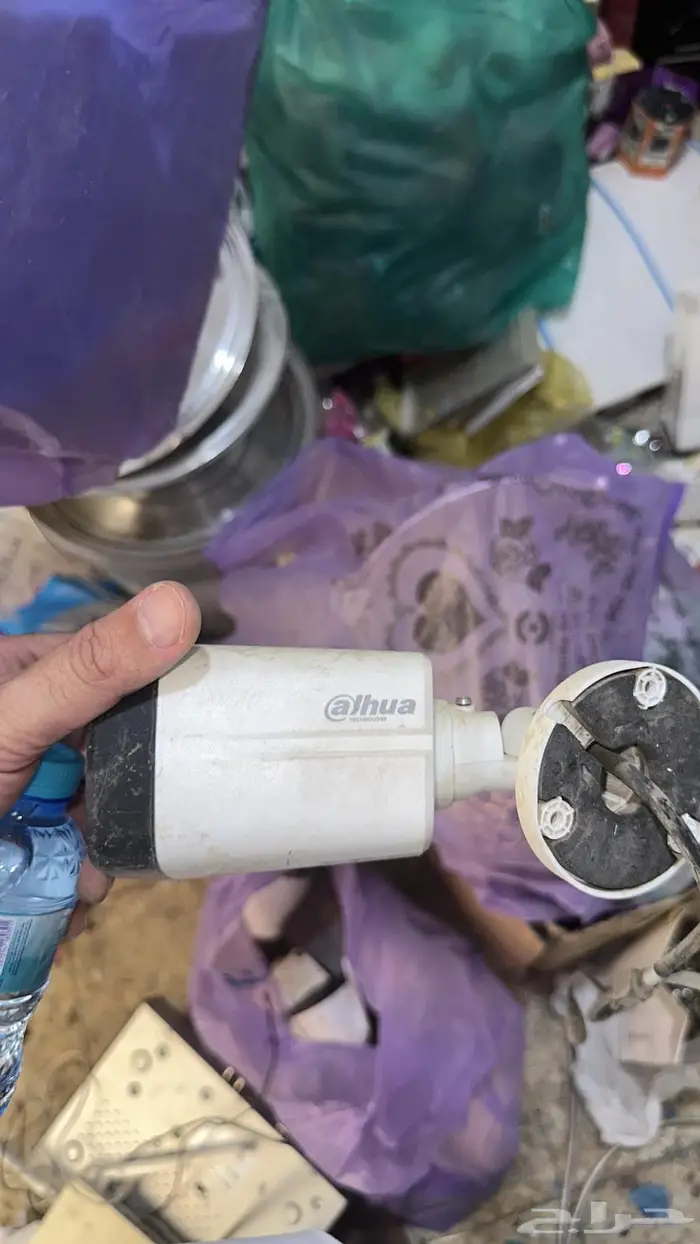 اغراض 3 محلات كشافات وكاميرات وخشب 10