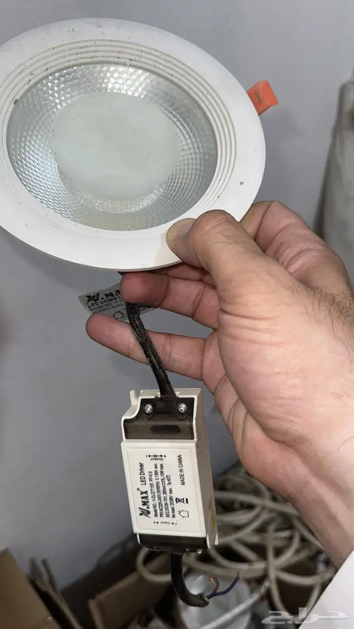 اغراض 3 محلات كشافات وكاميرات وخشب 18