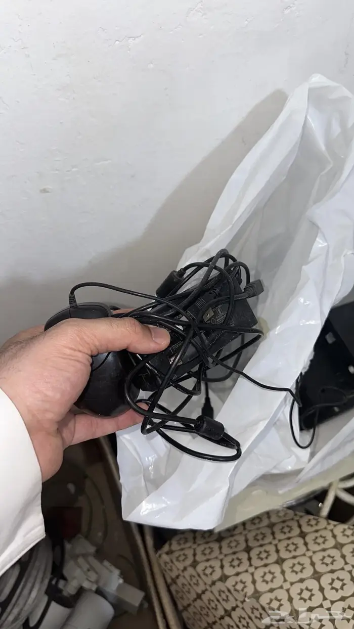 اغراض 3 محلات كشافات وكاميرات وخشب 25