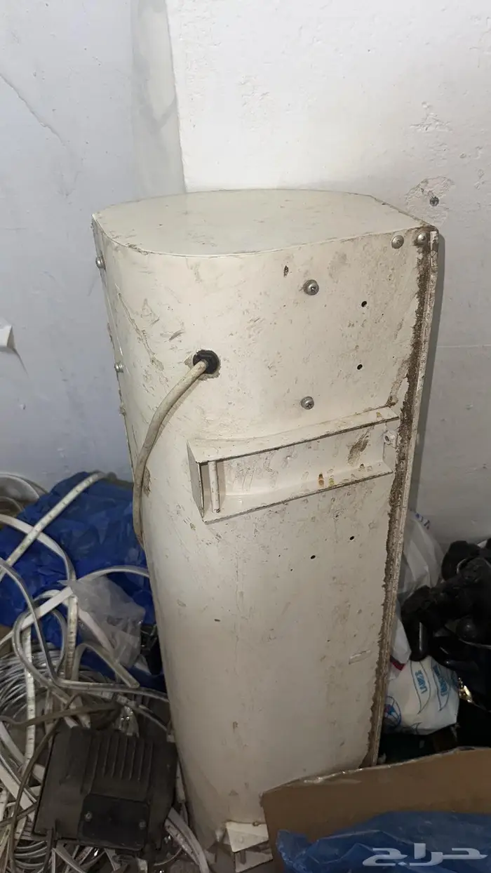 اغراض 3 محلات كشافات وكاميرات وخشب 2