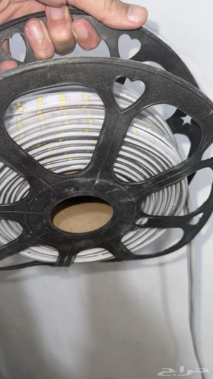 اغراض 3 محلات كشافات وكاميرات وخشب 27