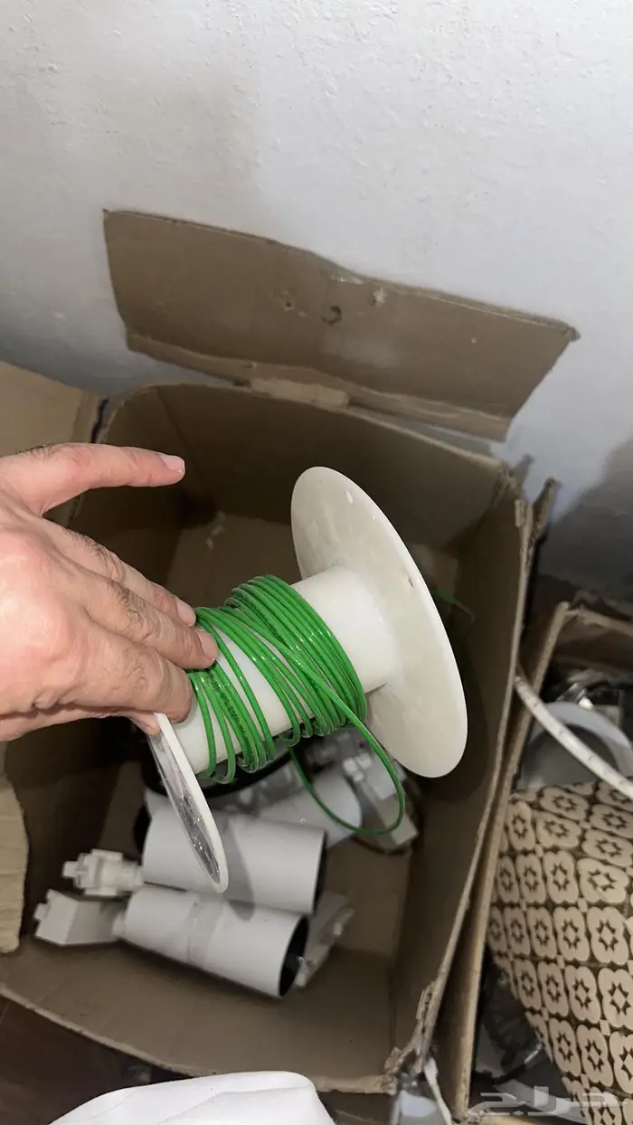 اغراض 3 محلات كشافات وكاميرات وخشب 26