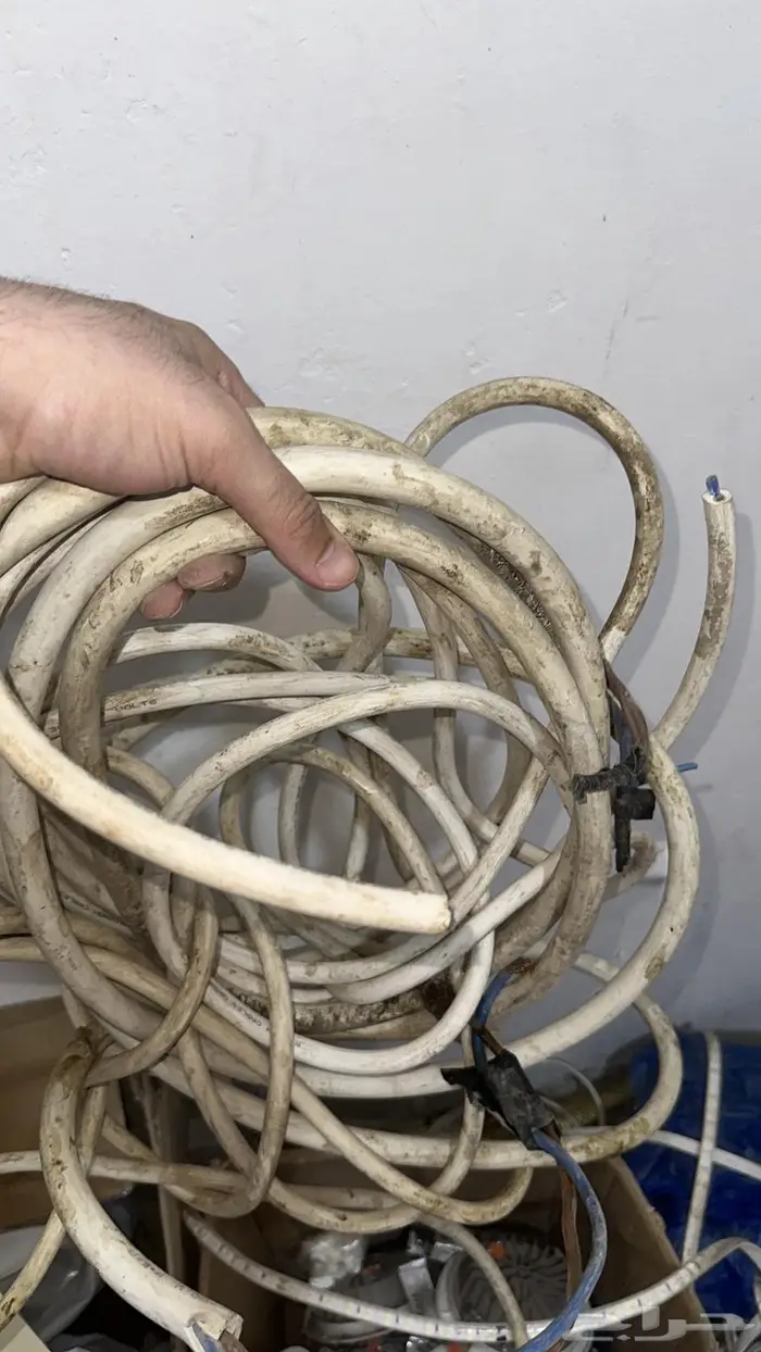 اغراض 3 محلات كشافات وكاميرات وخشب 17