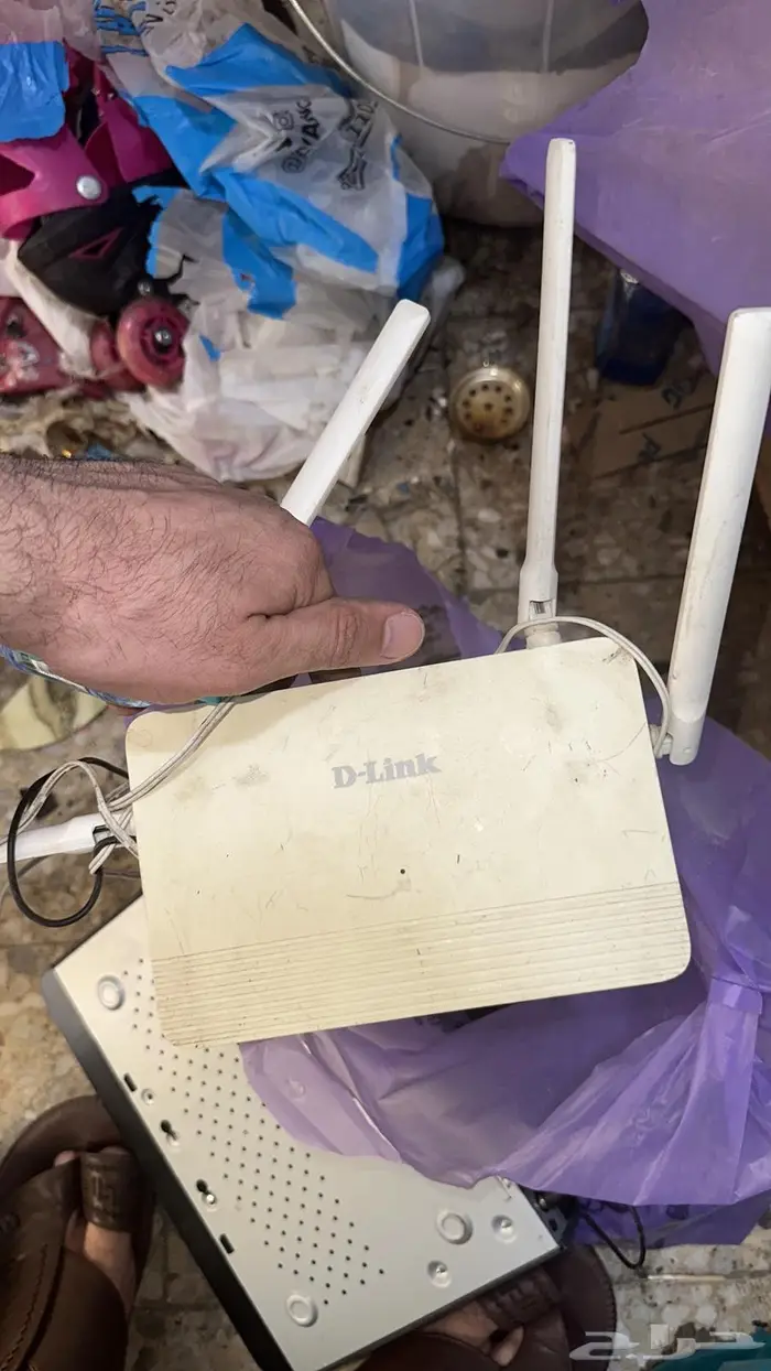 اغراض 3 محلات كشافات وكاميرات وخشب 11