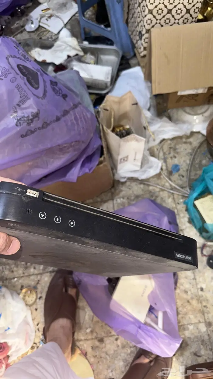 اغراض 3 محلات كشافات وكاميرات وخشب 32