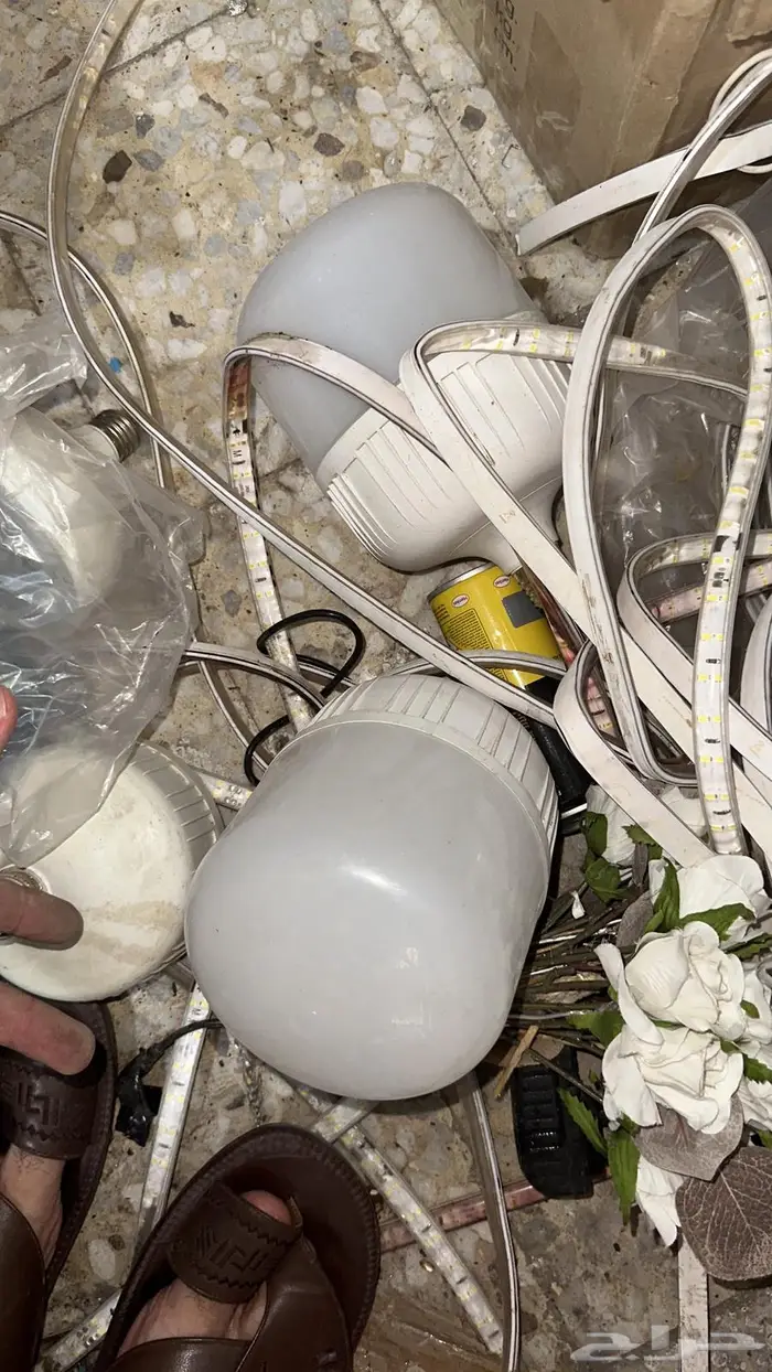 اغراض 3 محلات كشافات وكاميرات وخشب 31