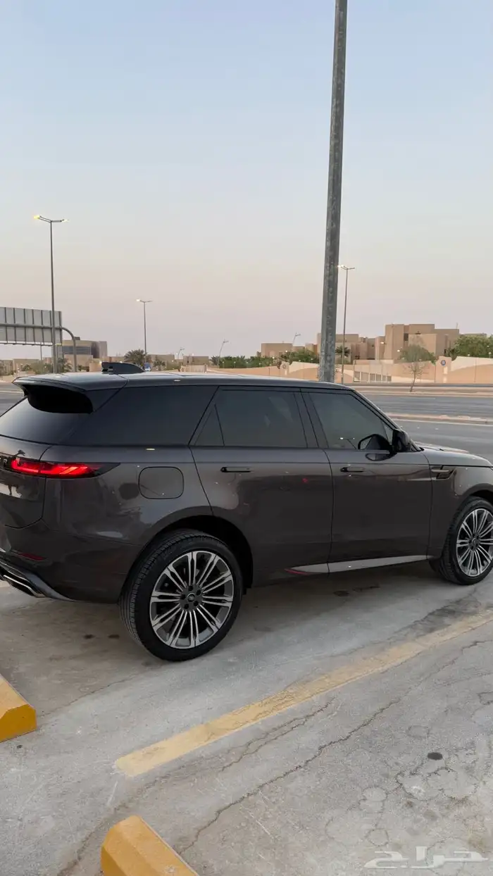 رنج روفر سبورت dynamic SE 2024 ممشى قليل وشبه جديد 1
