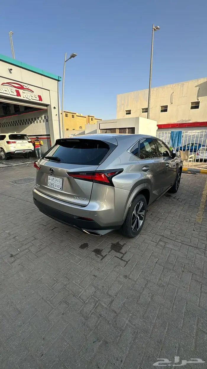 لكزس NX300 5