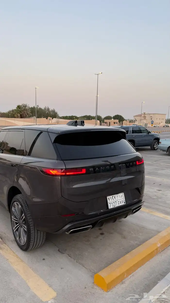 رنج روفر سبورت dynamic SE 2024 ممشى قليل وشبه جديد 8