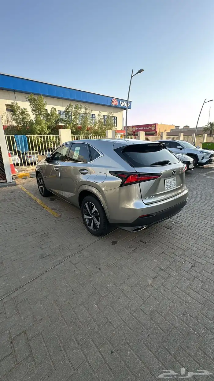 لكزس NX300 1