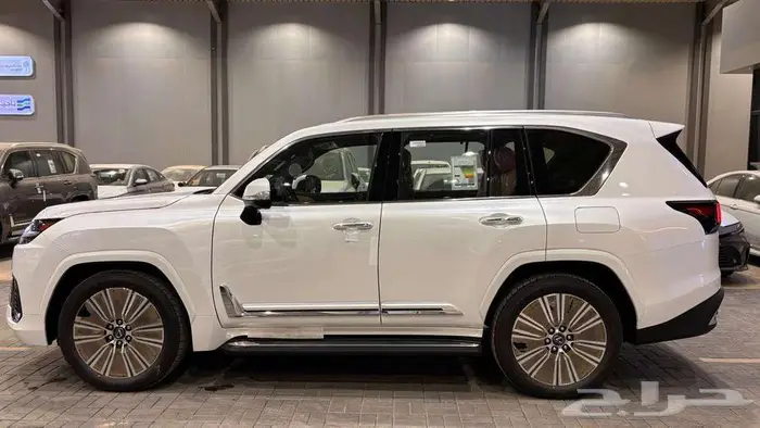 لكزس LX600 BB 2025 وارد عبد اللطيف جميل ابيض جملي 3
