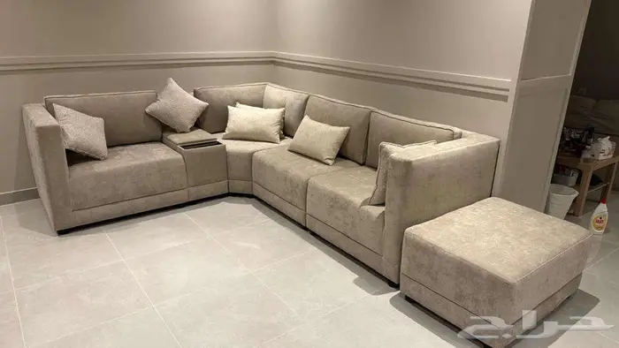 كنب مودرن كريمي غامق للبيع 1