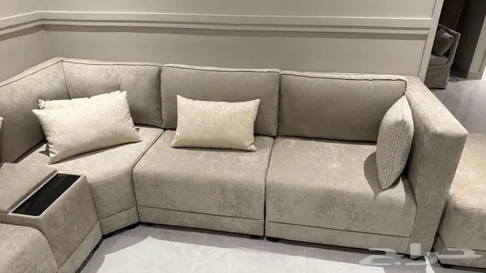 كنب مودرن كريمي غامق للبيع 5