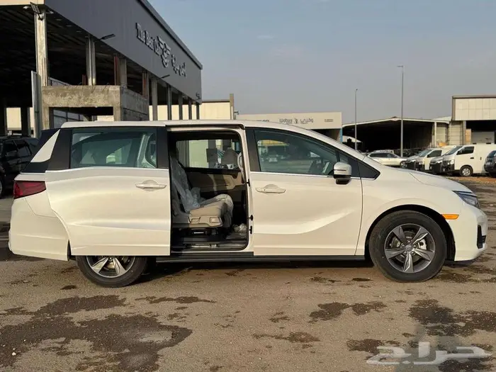 هوندا اوديسي LX موديل 2025 - اللون - ابيض - رمادي 9