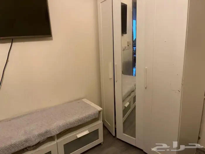 دولاب ملابس نظيف 0