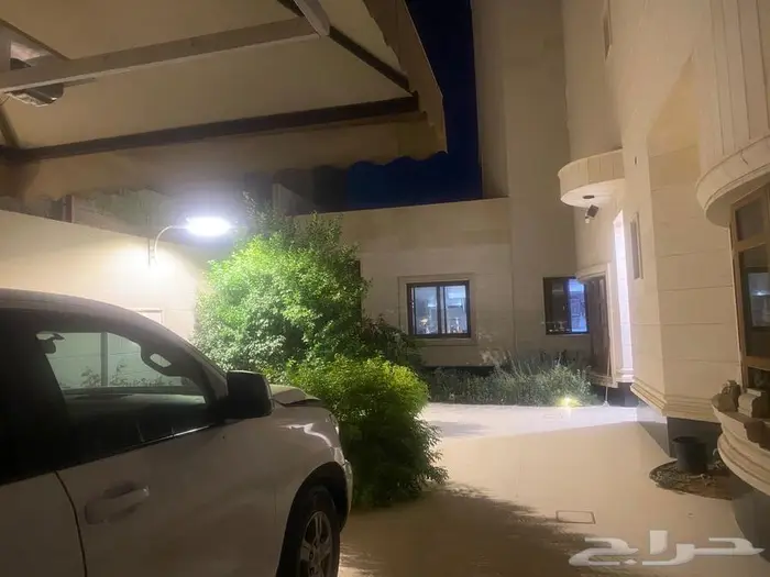 للبيع فيلا زاويه فخمه وراقيه في حي صديان الشرقي مخطط الامل 18