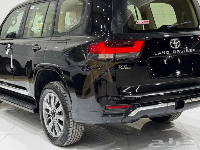 تويوتا لاندكروزر بنزين GXR4 مويل 2025 12