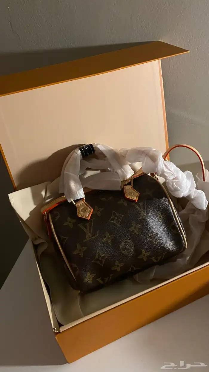 شنط ماركات بجوده حلوه 0