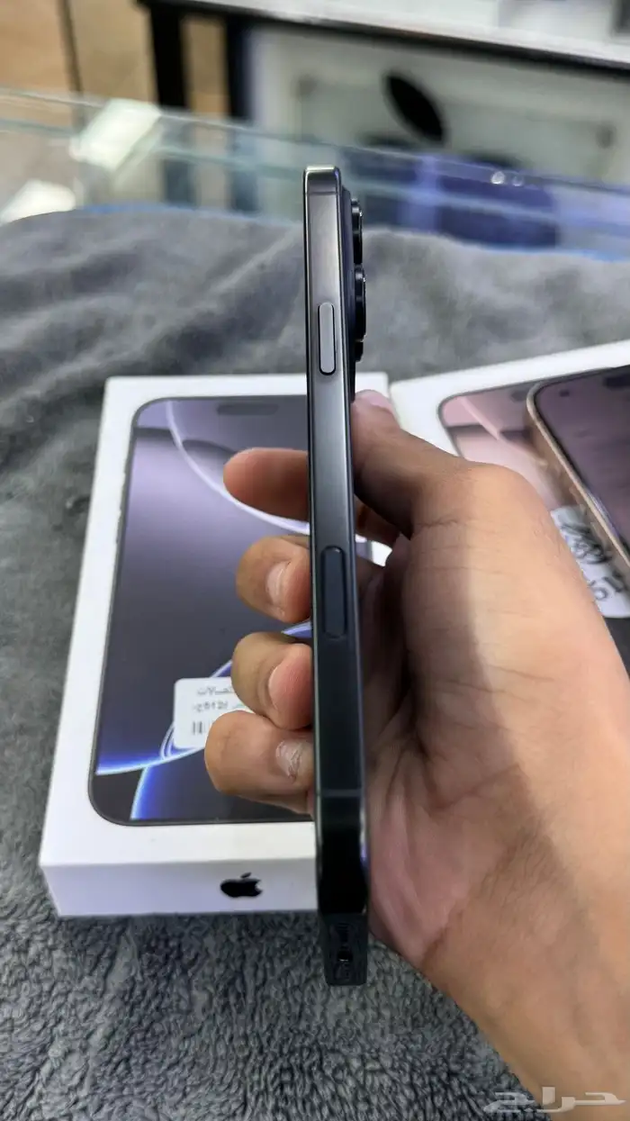 ايفون 16 برو ماكس 512 لون أسود وصحراوي 4