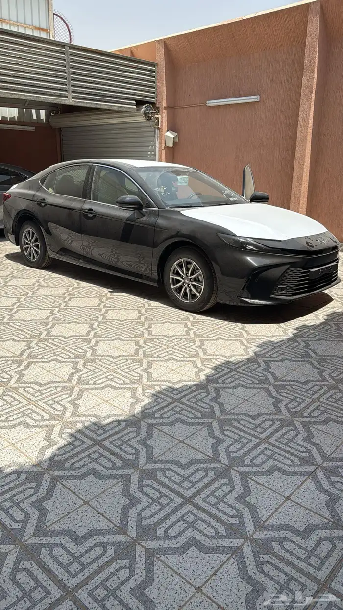 كامري 2025 اسود ستاندر بنزين E 4
