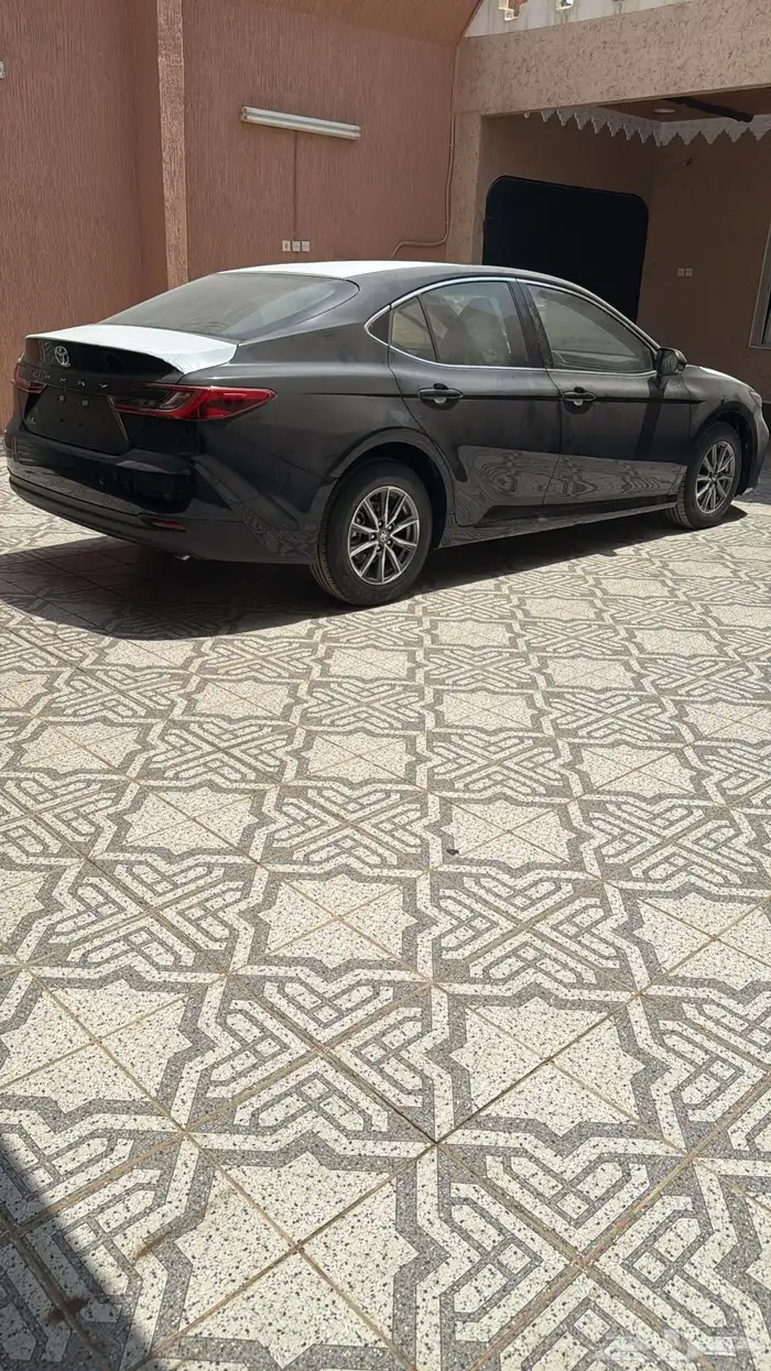 كامري 2025 اسود ستاندر بنزين E 2