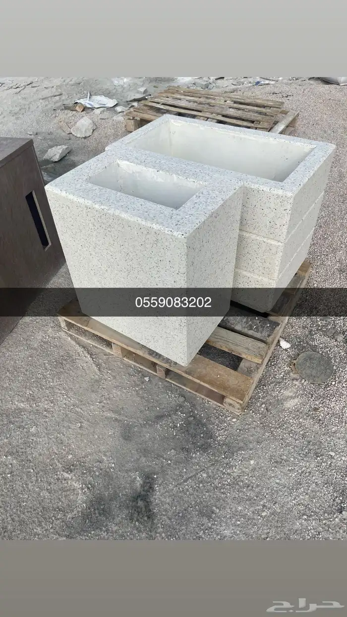 كراسي خرسانية حاويات نفايات جلسات خرسانية احواض زهور طارلات 22