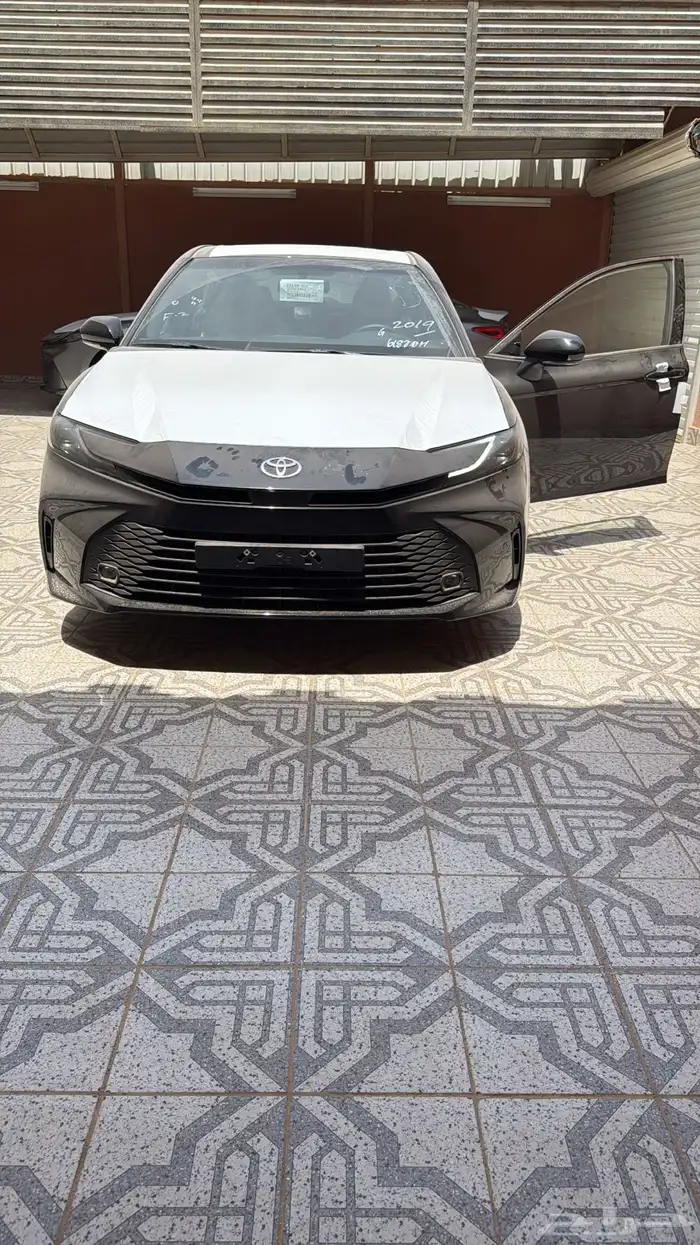 كامري 2025 اسود ستاندر بنزين E 5