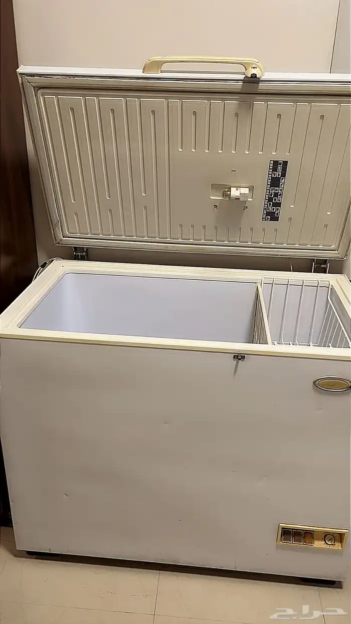 فريزر وسط نظيف للتواصل على الوات ساب 0