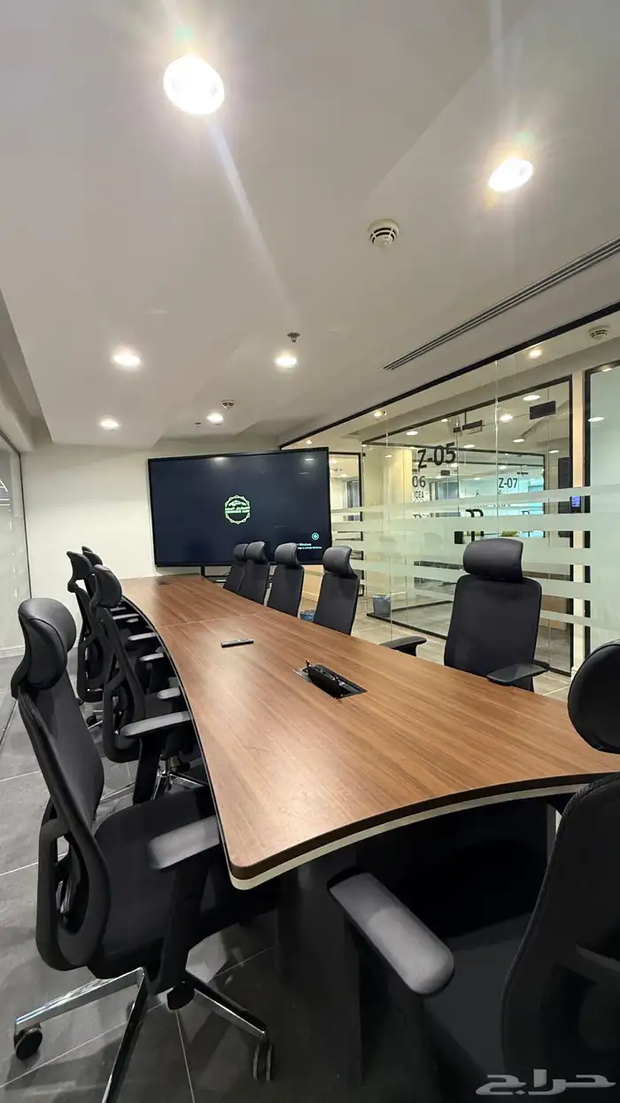 مكاتب مؤثثة للإيجار ومرخصة 13