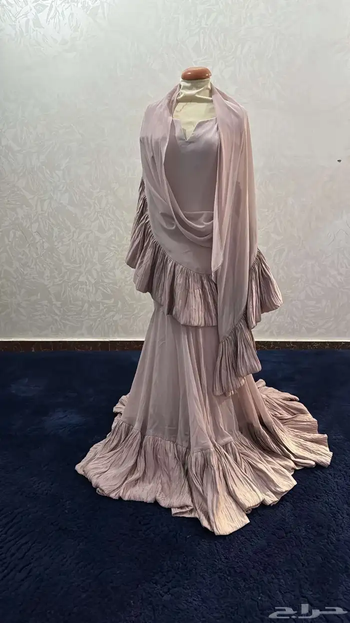 فستان من مصممه معروفه بالكويت 0