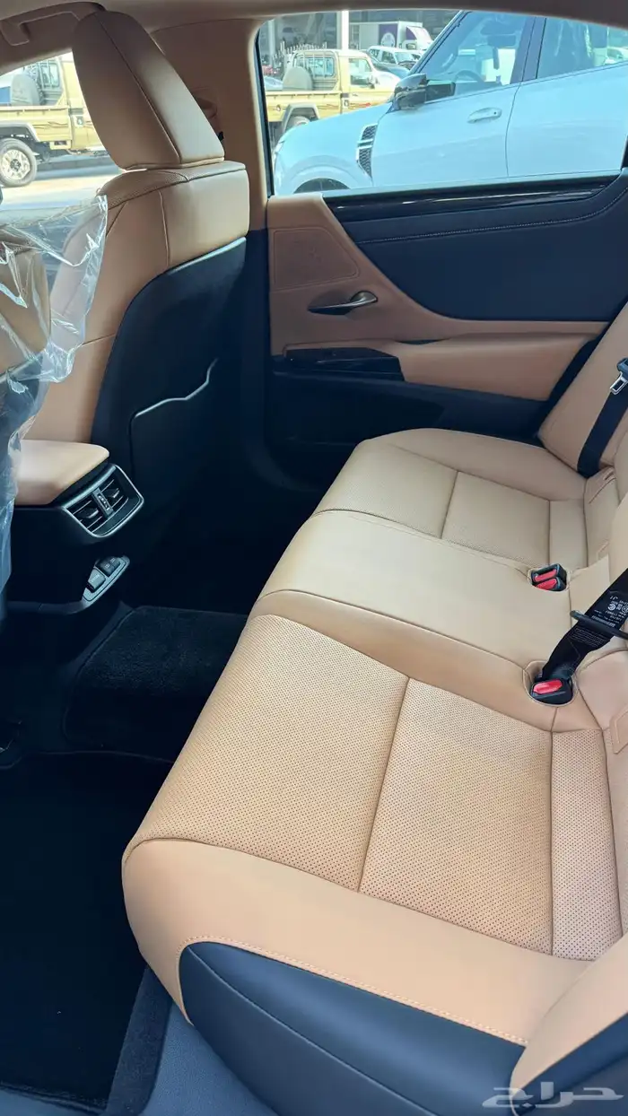 لكزس - ES 250 - أستاندر - كويتي - 2025 5