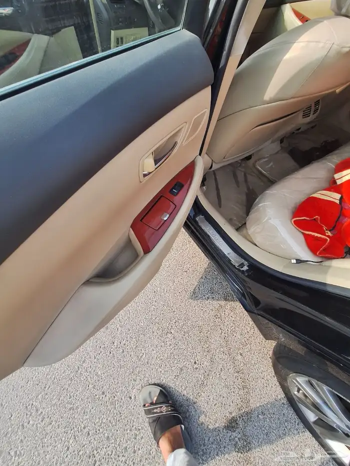 سيارة لكزس 5